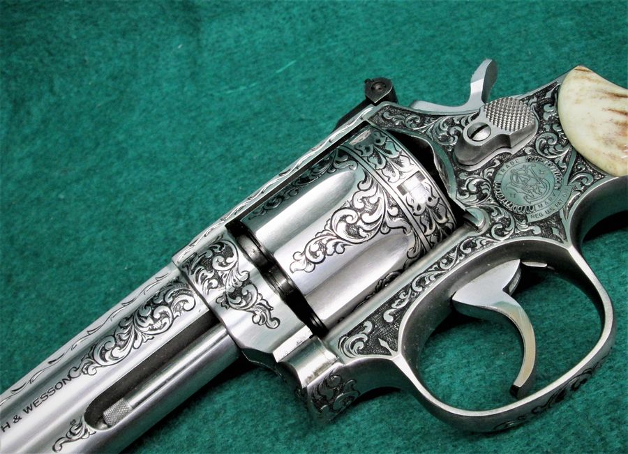 SMITH & WESSON - ENGRAVED BY CLINT FINLEY - MODEL 686 BEAUTIFULLY ENGRAVED & W/STAG GRIPS. - Picture 9