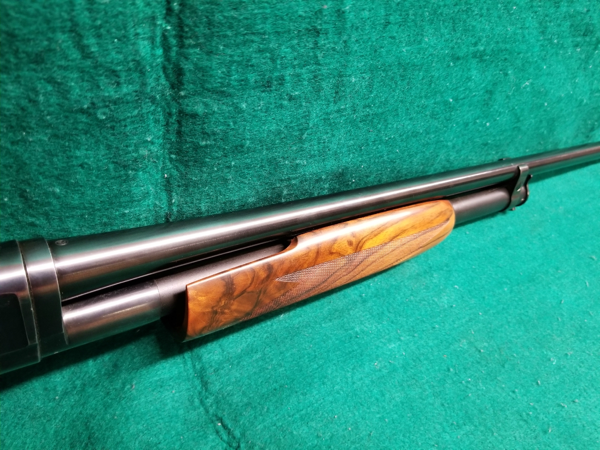 Winchester Repeating Arms Company - MODEL 12 - 28 INCH BARREL MOD CHOKE AMAZING ENGLISH WALNUT STOCK ORIGINAL FINISH AND MINTY BORE MFG. IN 1957! - Picture 7 Winchester Repeating Arms Company - MODEL 12 - 28 INCH BARREL MOD CHOKE AMAZING ENGLISH WALNUT STOCK ORIGINAL FINISH AND MINTY BORE MFG. IN 1957! - Picture 7
