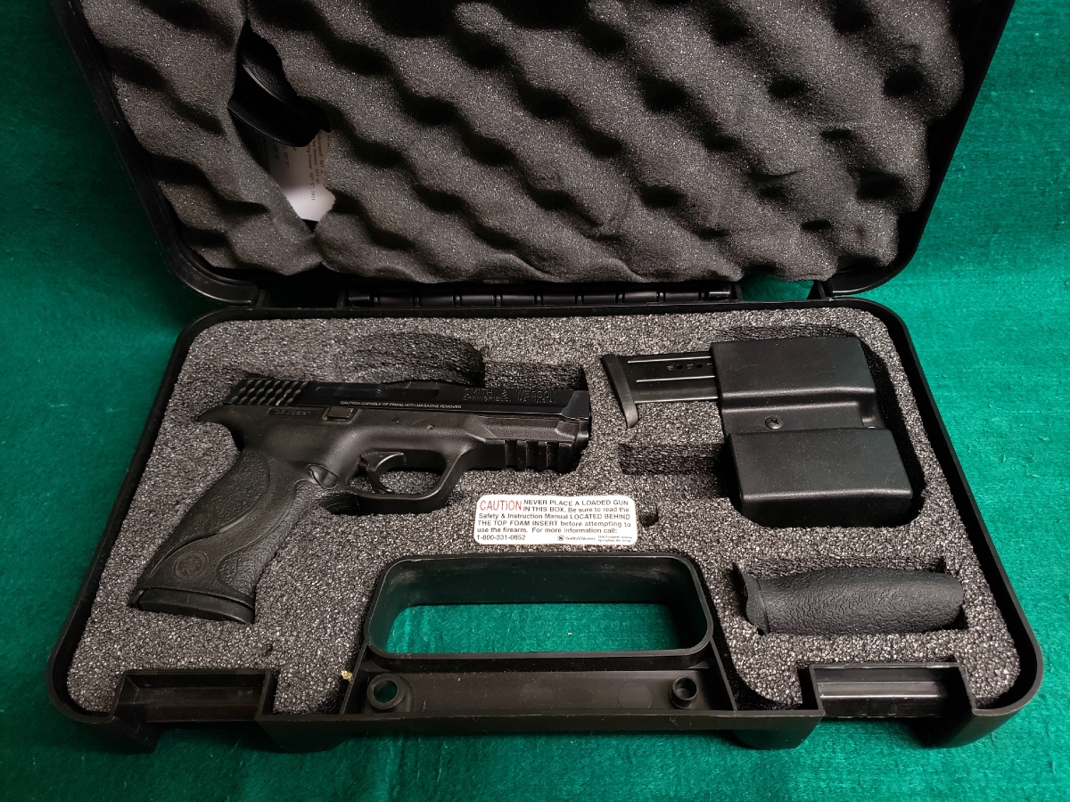 Smith Wesson Model M P9 Full Size 4 Inch Barrel W Case Mag Pouch And 3 Grips W 2 17 Round Mags Nice Bore 9mm Luger For Sale At Gunauction Com