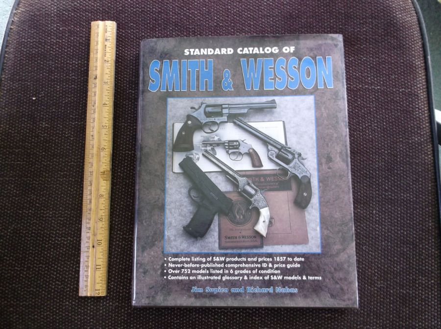 Standard catalog of smith wesson for sale at gunauction 14848118
