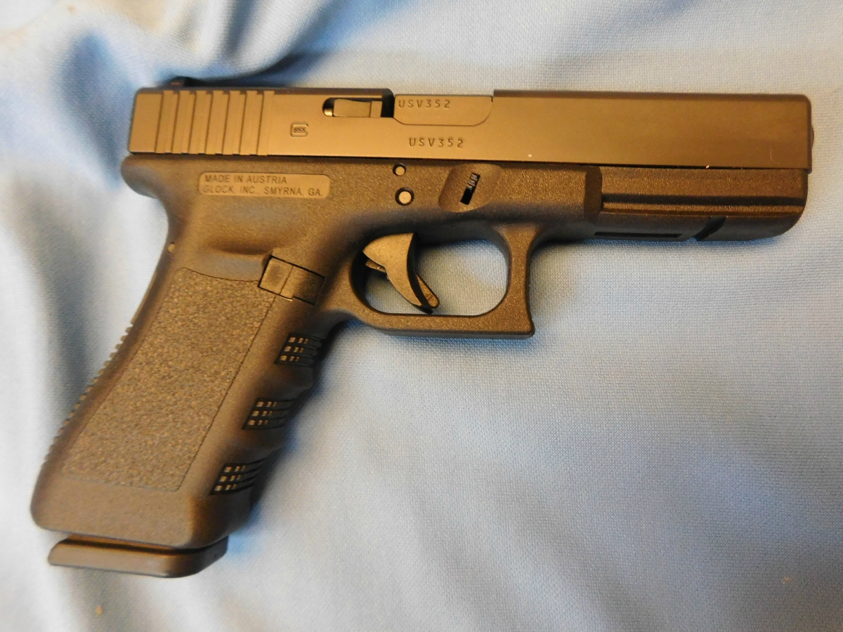 Glock Model 17 Gen 3 New In The Case, With 10 Round Magazines 9mm Luger ...