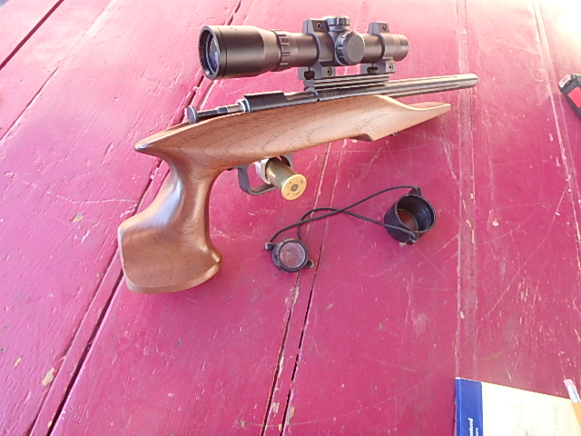 22 CHIPMUNK PISTOL AND SCOPE SINGLE SHOT AND ITS NEAT