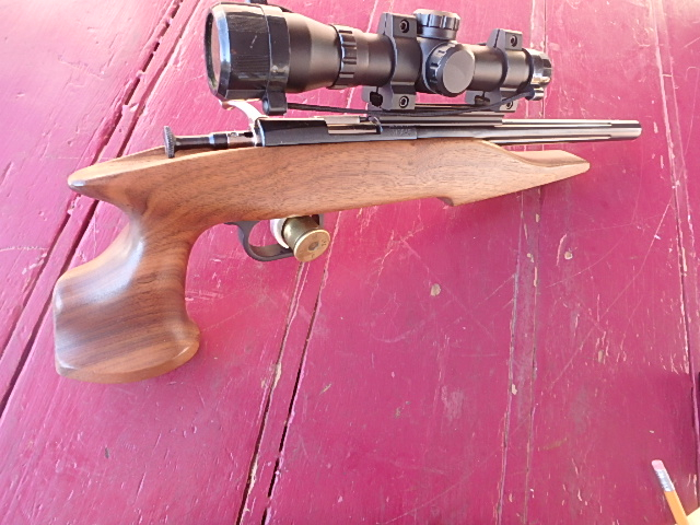 22 MAGNUM SINGLE SHOT CHIPMUNK AND SCOPE NEAT GUN