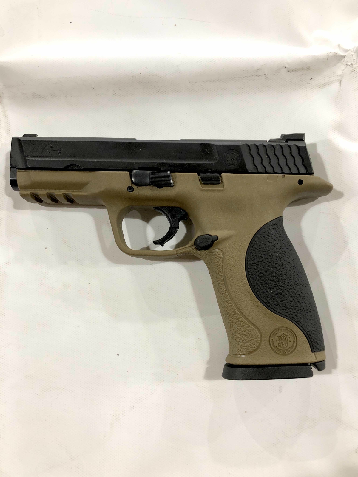 Smith And Wesson Nib Smith Wesson Fullsize M P9 Mp 9mm Fde Black 9mm Luger For Sale At Gunauction Com