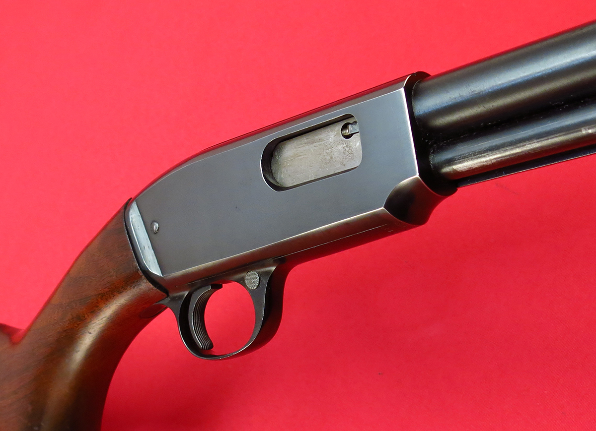 WINCHESTER - ~ MODEL 61 MAGNUM HAMMERLESS PUMP...GROOVED RECEIVER...NICE ORIGINAL CONDITION...MFD 1961, C&R - Picture 4