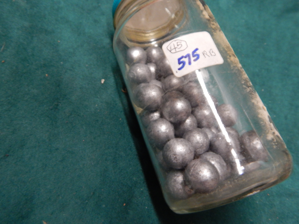 .575 Round balls 17110388