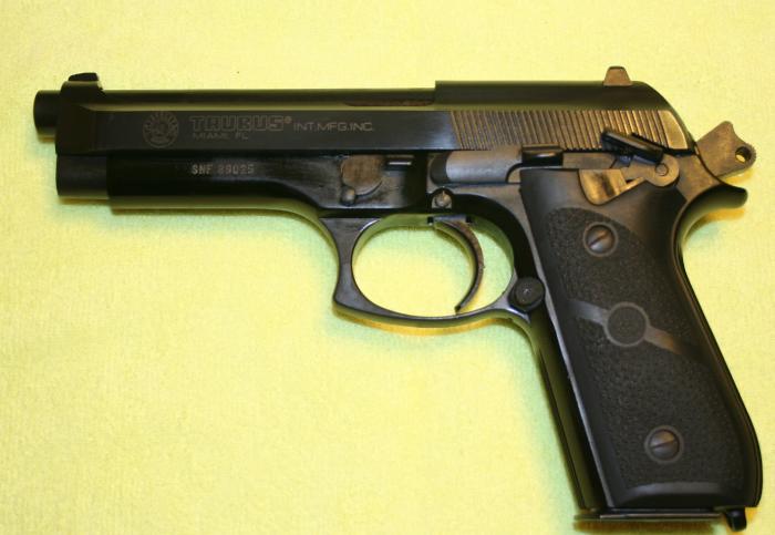 Taurus International Mfg Co Pt 100 Af 40 S W For Sale At Gunauction Com