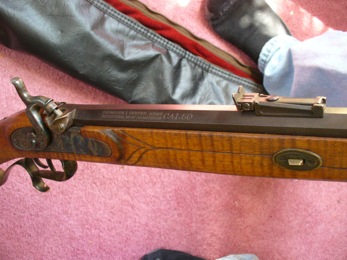 Thompson Center Arms - Mint Thompson Center Arms 50 Caliber Hawken. Hand Carved Beautiful Design with Extras - Picture 10