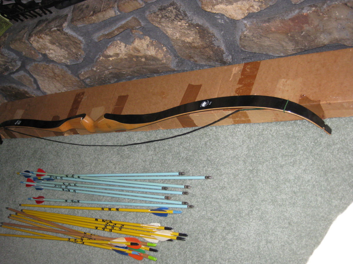 Bear Archery Bear, Black Bear Bow, 40 Pound Test, including 18 27