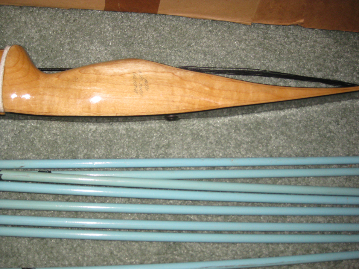 Bear Archery Bear, Black Bear Bow, 40 Pound Test, including 18 27