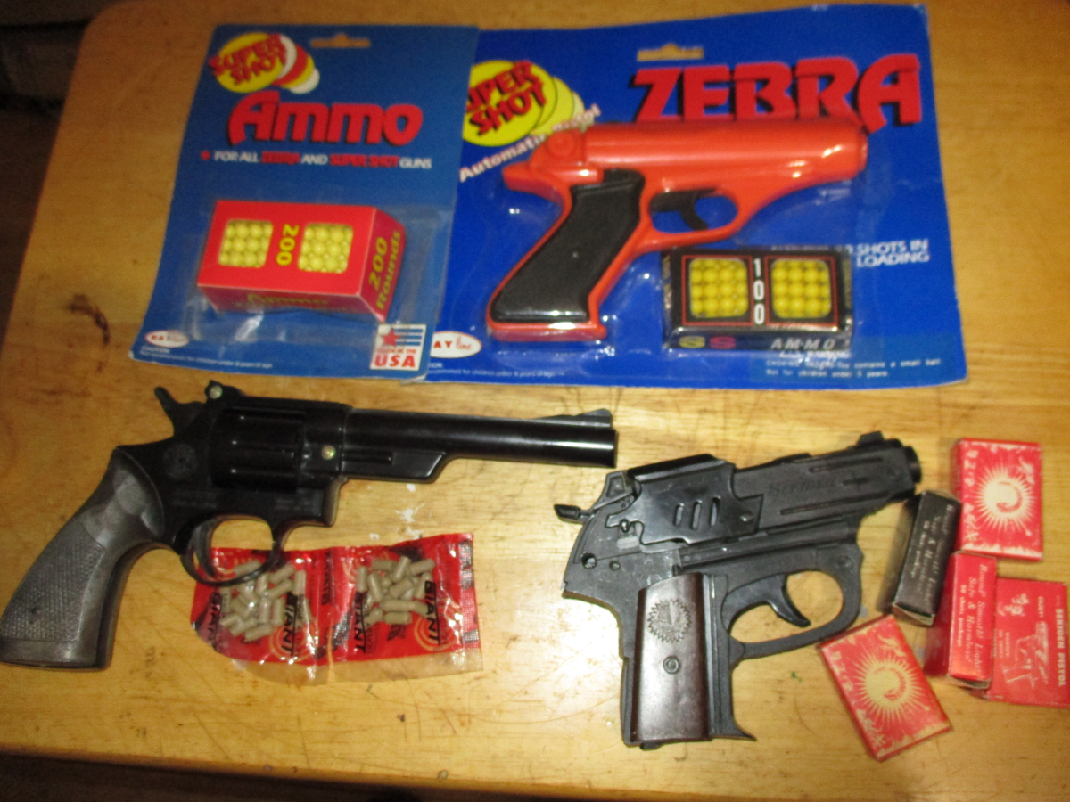 Mixed lot of three toy guns assorted pellet size 17223192