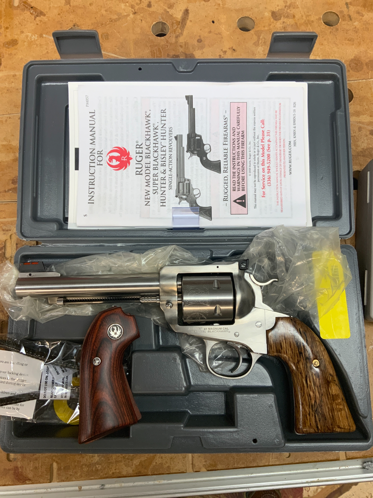 Ruger 41 Magnum Bisley Blackhawk 5.5 Revolver Stainless With Extras .41 ...