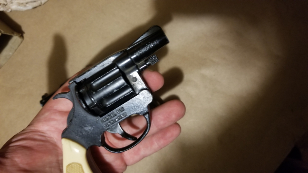 2 Starter Pistols Vanguard Volcanic 22 Italy For Sale at