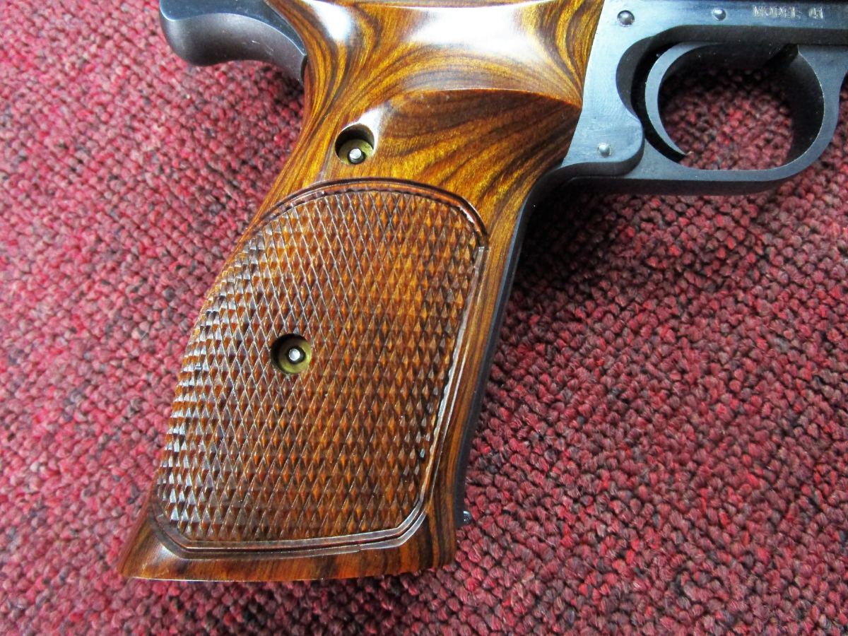 Smith & Wesson MODEL 41 TARGET PISTOL SEVEN IN BARREL ADJ SIGHTS BEAUTIFUL WOOD GRIPS .22 LR - Picture 3