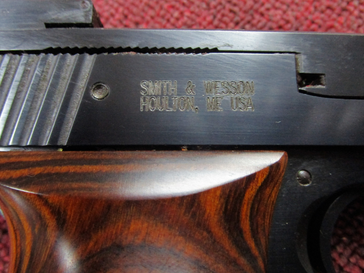 Smith & Wesson MODEL 41 TARGET PISTOL SEVEN IN BARREL ADJ SIGHTS BEAUTIFUL WOOD GRIPS .22 LR - Picture 5