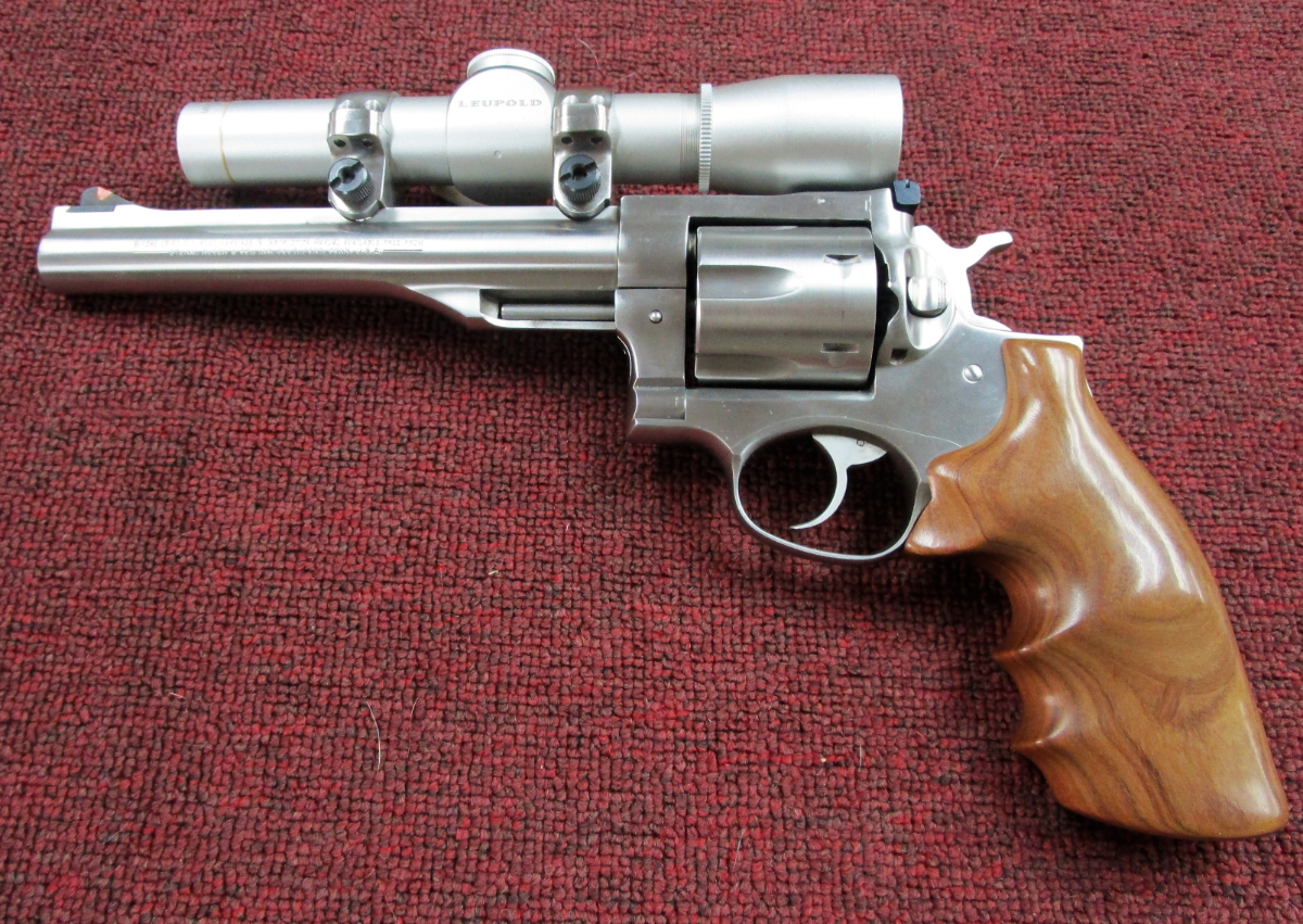 Ruger Red Hawk 7.5in Barrel Hogue Exotic Wood Grips Leupold M8 2x .44