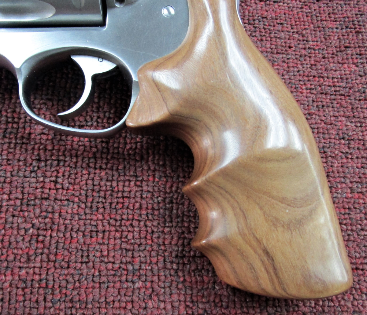 Ruger Red Hawk 7.5in Barrel Hogue Exotic Wood Grips Leupold M8 2x .44