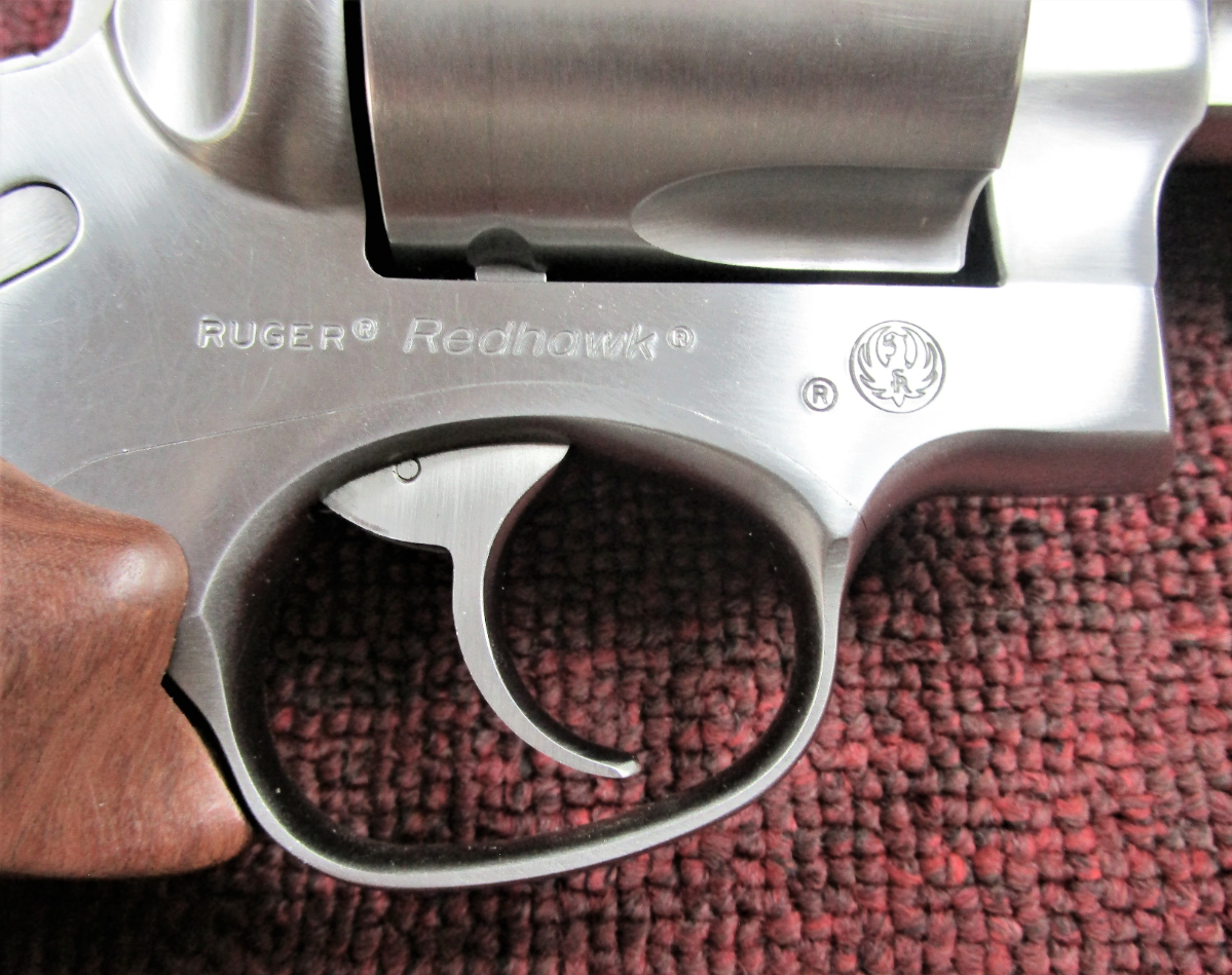 Ruger Red Hawk 7.5in Barrel Hogue Exotic Wood Grips Leupold M8 2x .44