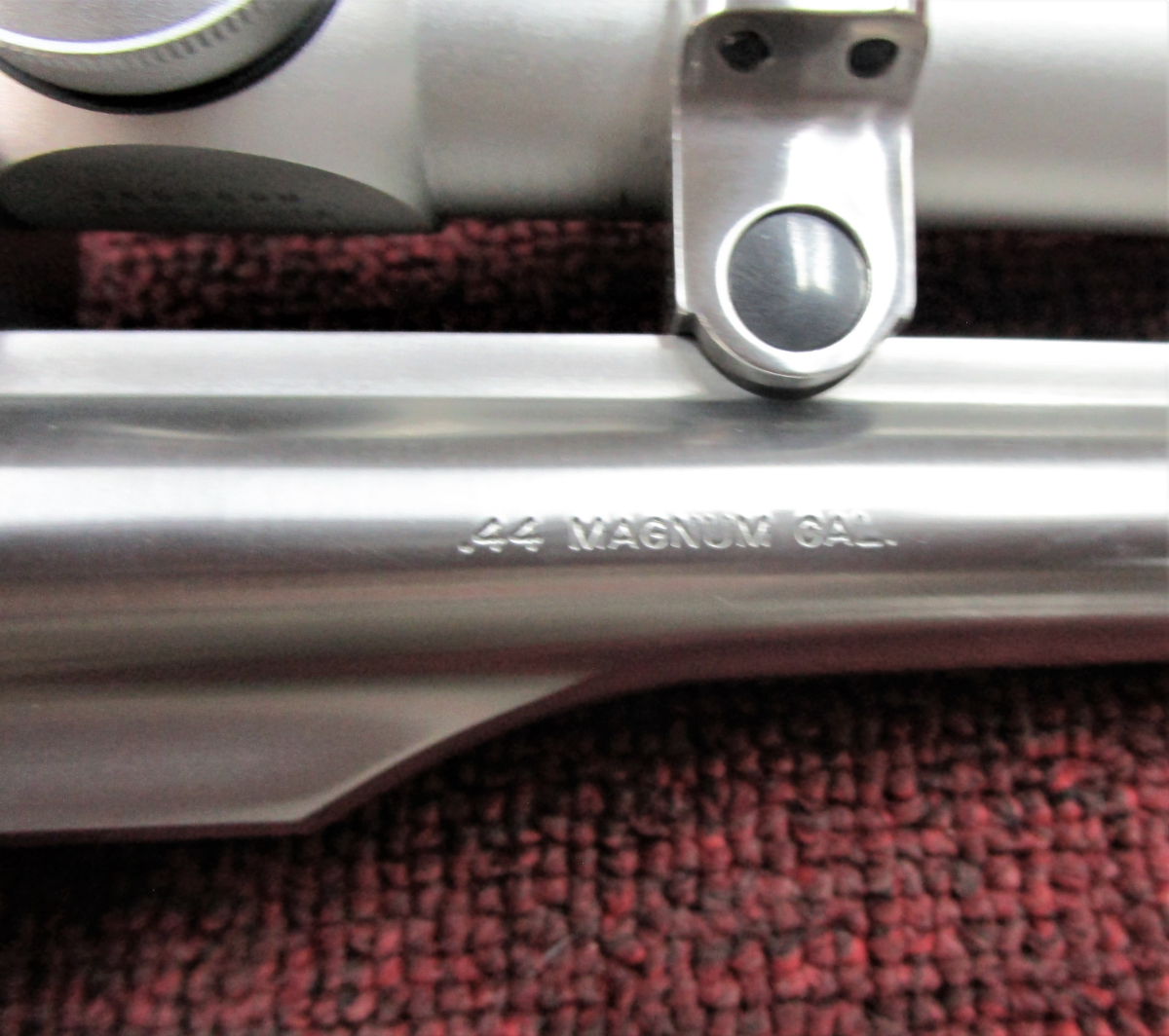 Ruger Red Hawk 7.5in Barrel Hogue Exotic Wood Grips Leupold M8 2x .44