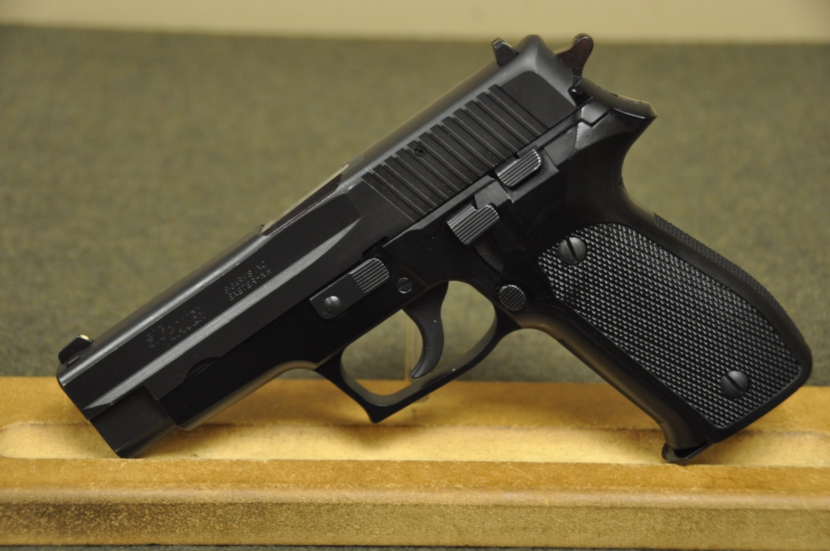 Sig Sauer P226 9mm W/ 115rd Mag & Original Box. Mfg 1992