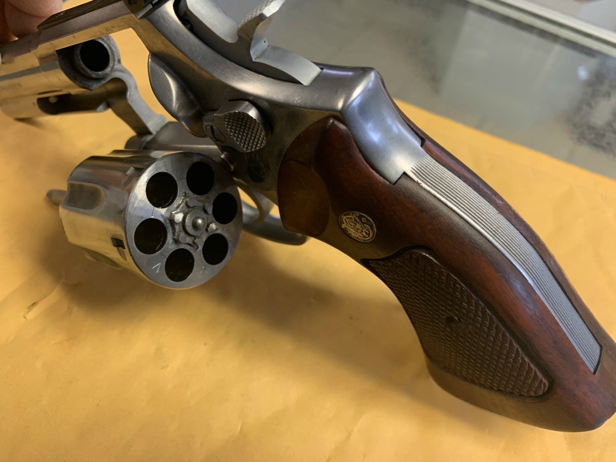 Smith & Wesson Model 686 6 Shot Stainless Revolver Wood Grips Nice .357 ...