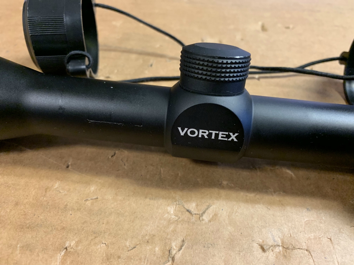 VORTEX DIAMONDBACK 39X40 RIFLE SCOPE WITH LENS COVERS EXCELLENT