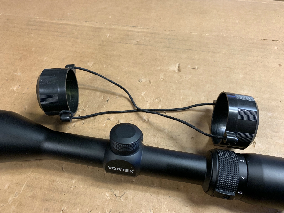 VORTEX DIAMONDBACK 39X40 RIFLE SCOPE WITH LENS COVERS EXCELLENT!!! Picture 5