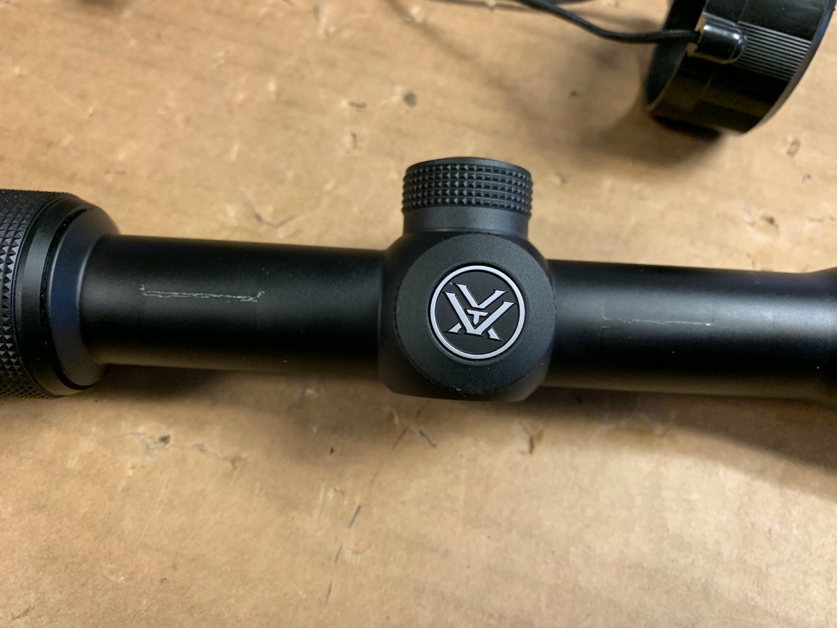 VORTEX DIAMONDBACK 39X40 RIFLE SCOPE WITH LENS COVERS EXCELLENT!!! Picture 9