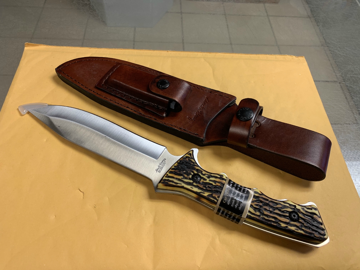 SCHRADE Fixed Blade Hunting Knife, Leather Sheath FACTORY NEW!!!