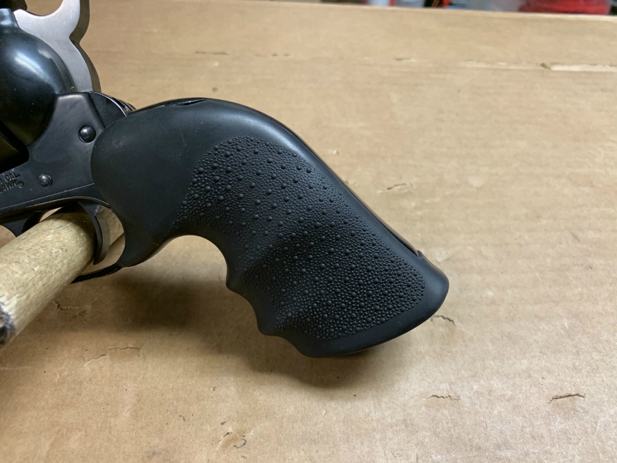 RUGER NEW MODEL BLACKHAWK 6 SHOT SINGLE ACTION REVOLVER BLUED HOGUE GRIP 4 5/8 INCH NICE