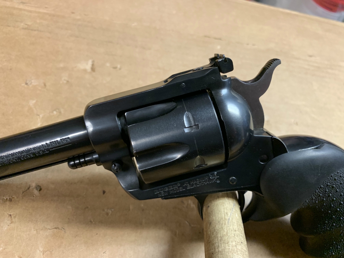 RUGER NEW MODEL BLACKHAWK 6 SHOT SINGLE ACTION REVOLVER BLUED HOGUE GRIP 4 5/8 INCH NICE