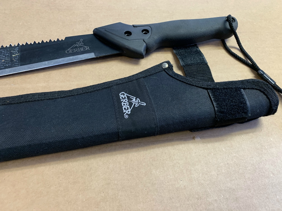 Gerber Fixed Blade Machete/Saw In Good Condition With Sheath For Sale at 16242651