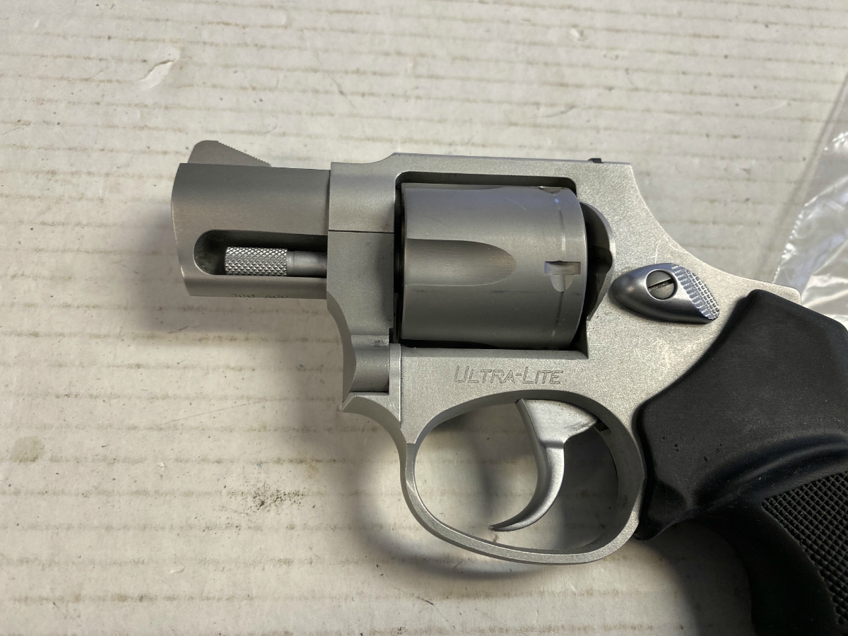 Taurus 380 Mini Revolver Double 1 75 Inch Barrel 5 Rd Black Rubber Grip Stainless Nice 380 Acp For Sale At Gunauction Com
