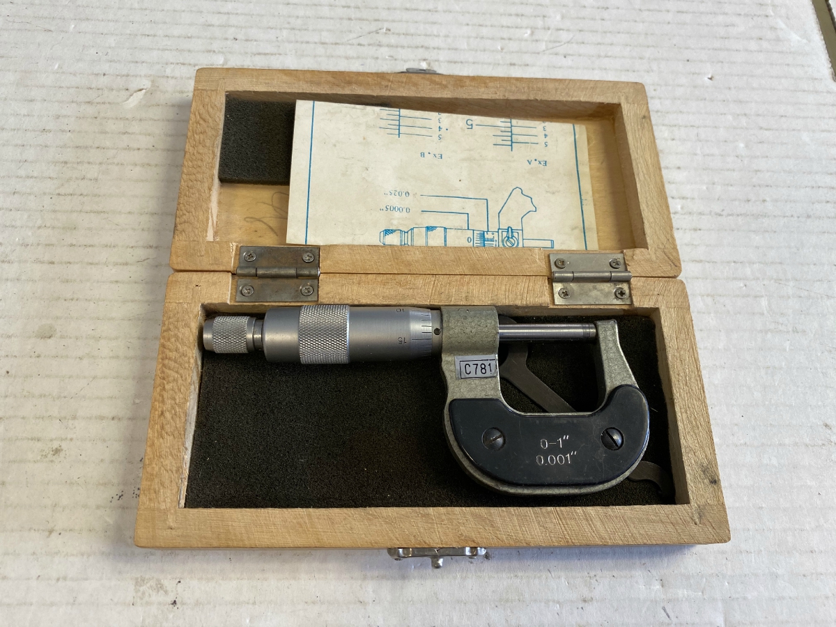 NICE GUNSMITHING MICROMETER IN GOOD CONDITION WITH WOOD BOX 17081508