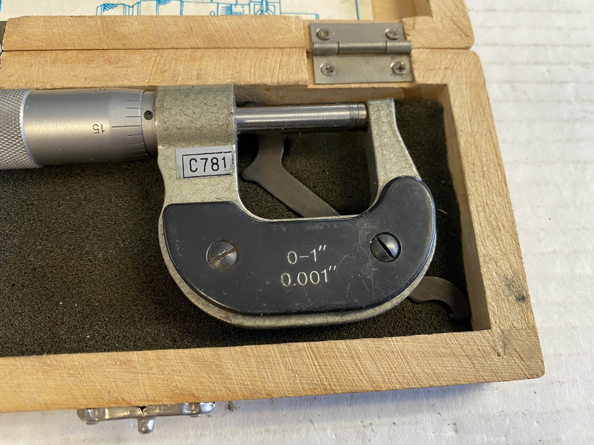 NICE GUNSMITHING MICROMETER IN GOOD CONDITION WITH WOOD BOX 17081508