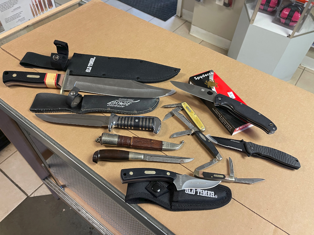 Excellent Lot Of Quality Hunting And Pocket Knives New And Used As Is