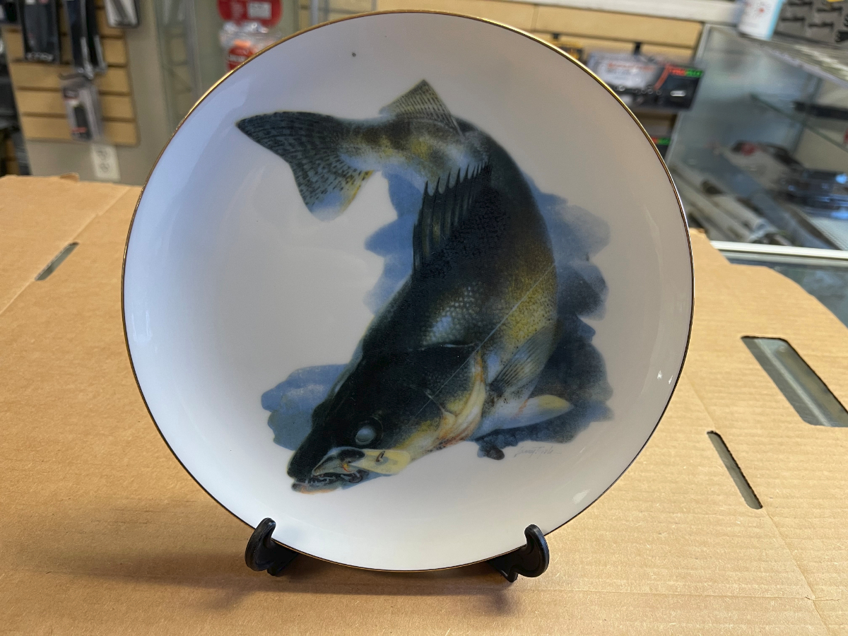 RAPALA COLLECTION MIDNIGHT WALLEYE LIMITED EDITION PLATE WITH STAND