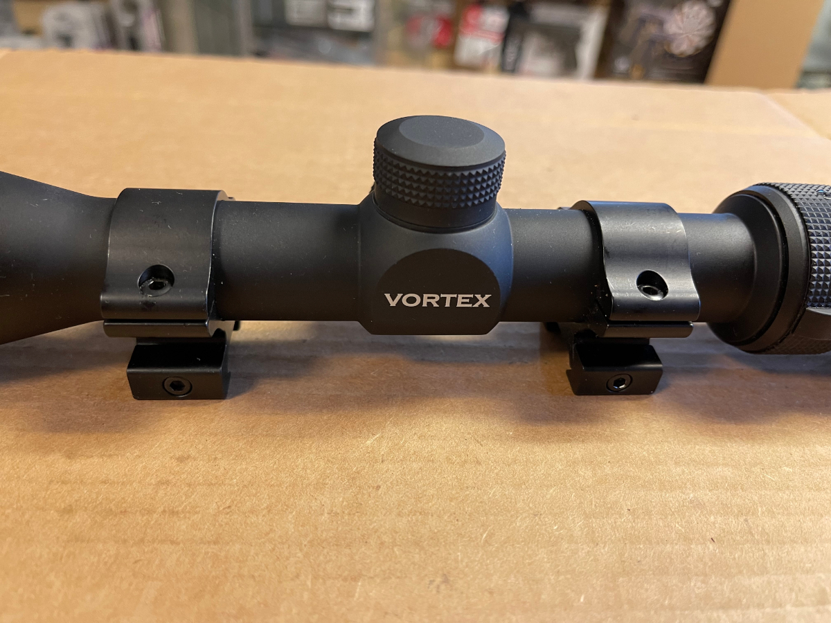 Vortex Diamondback 39x40 Rifle Scope With Rings In Excellent Condition For Sale at GunAuction