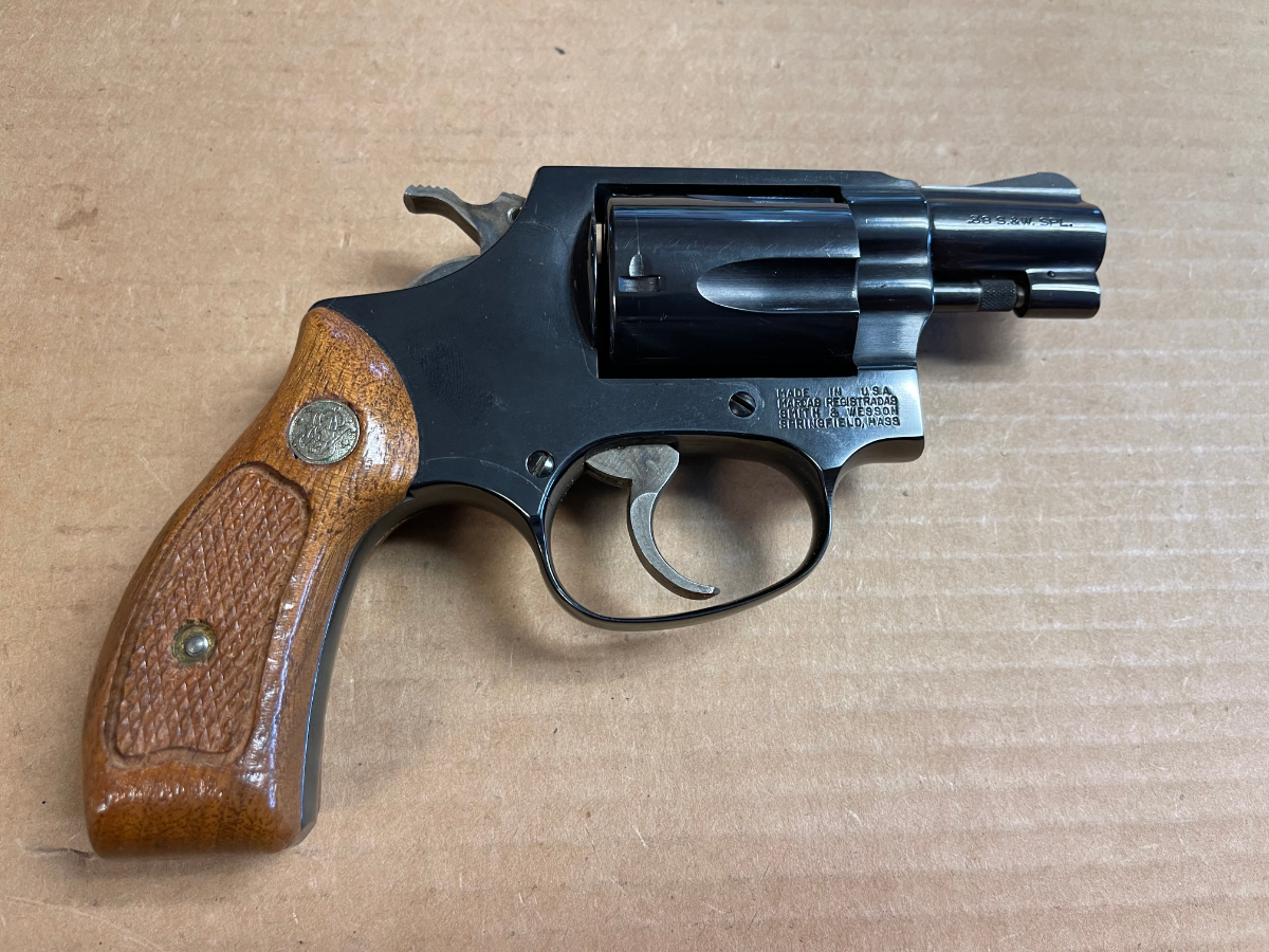Smith & Wesson MODEL 36 CHIEFS SPECIAL 5 SHOT REVOLVER 1.8 INCH BARREL WOOD DIAMOND GRIPS NICE .38 Special - Picture 8