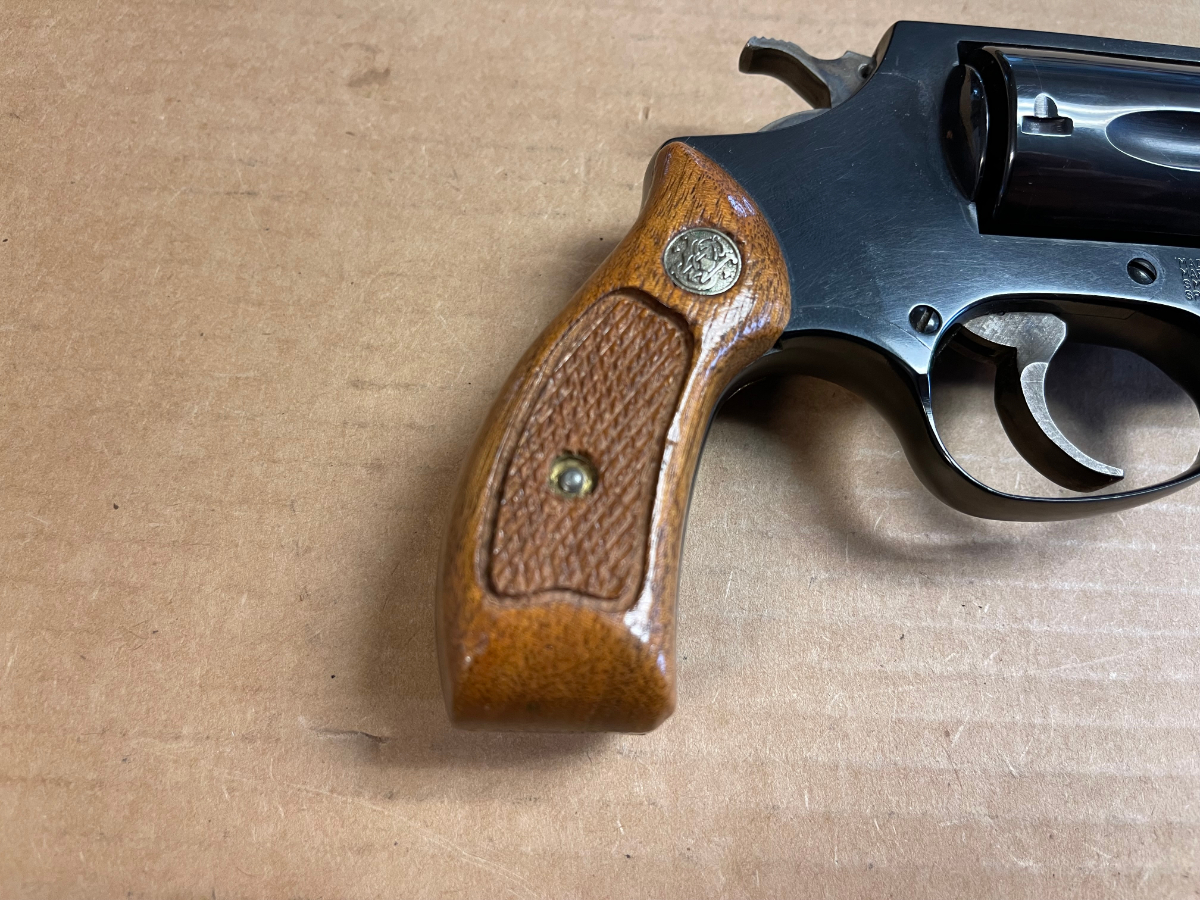 Smith & Wesson MODEL 36 CHIEFS SPECIAL 5 SHOT REVOLVER 1.8 INCH BARREL WOOD DIAMOND GRIPS NICE .38 Special - Picture 9