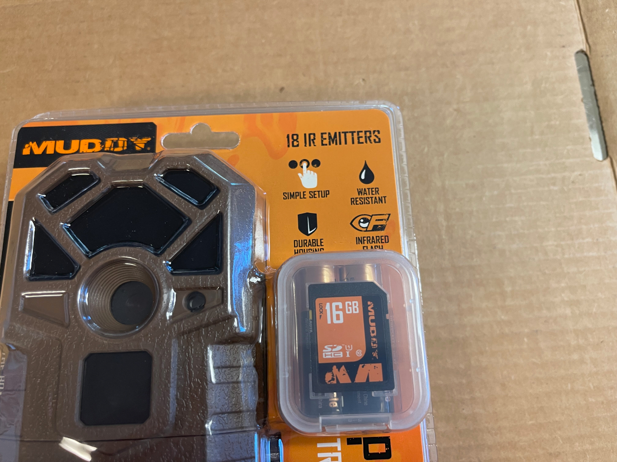 Muddy PRO CAM 14 Megapixel W/ Video 6 Batteries and 16GB SD Card