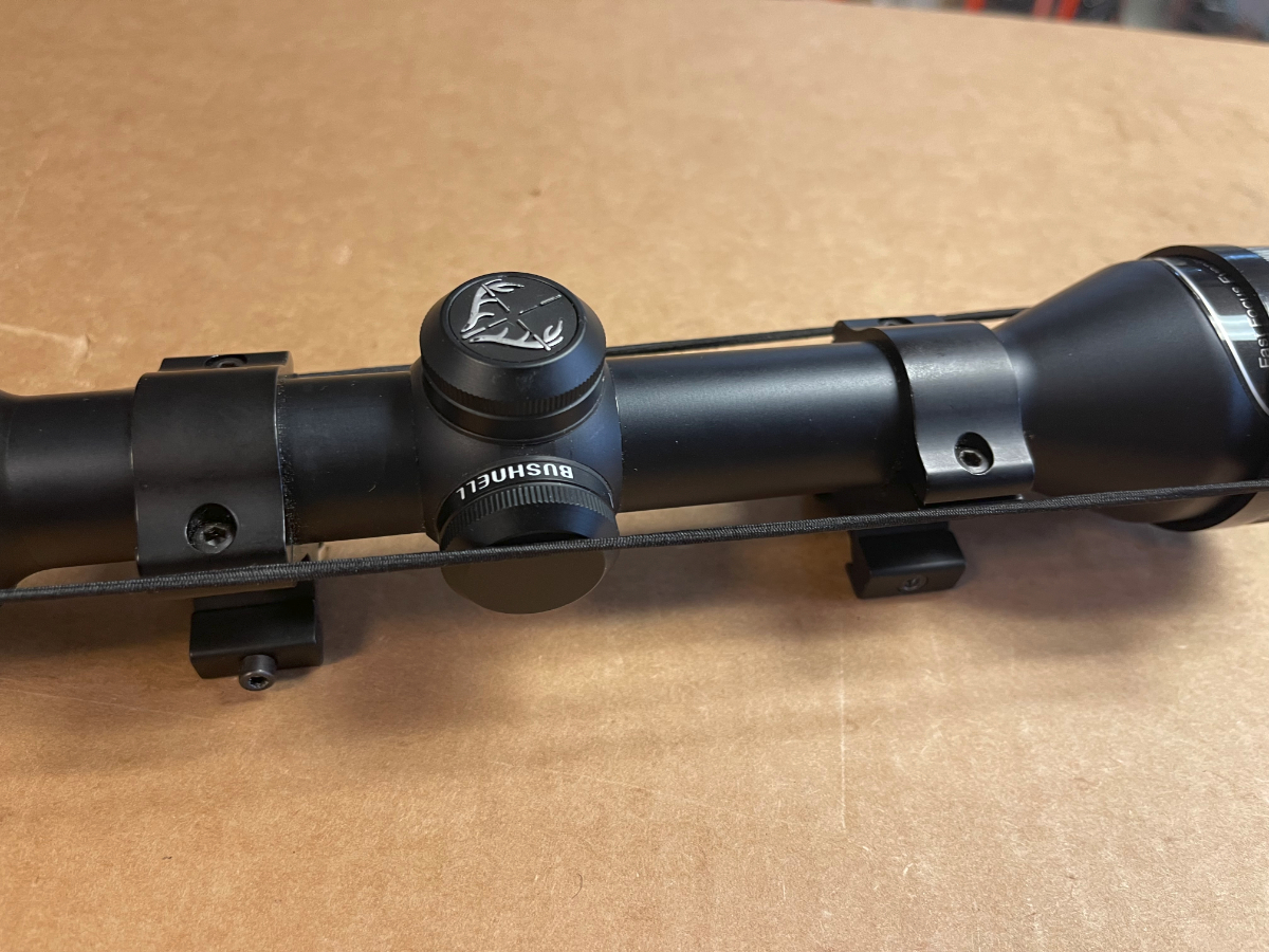 BUSHNELL TROPHY RIFLE SCOPE 39X40 WITH RINGS AND LENS COVERS NICE