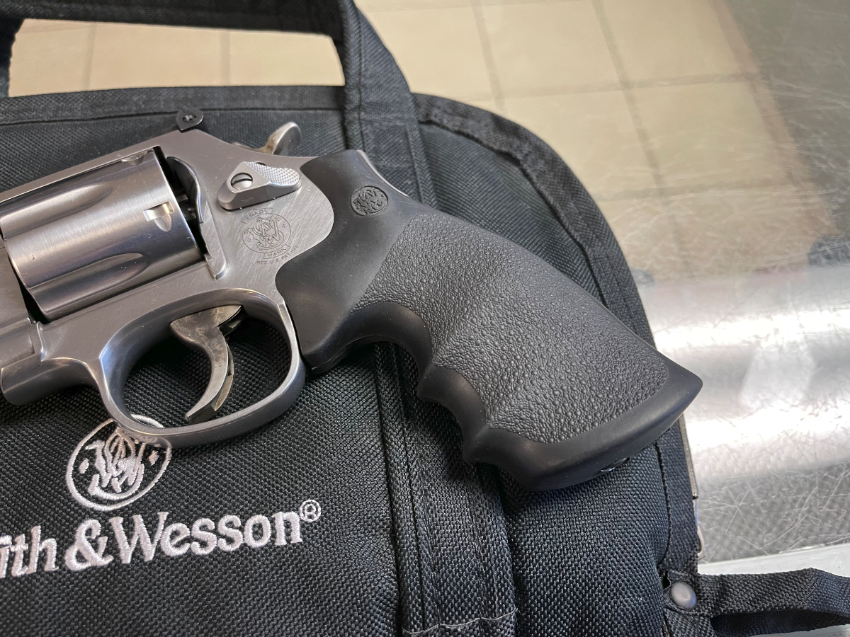 Smith & Wesson MODEL 686-6 4 INCH BARREL 6 SHOT REVOLVER STAINLESS FINISH RUBBER GRIPS NICE .357 Magnum - Picture 2