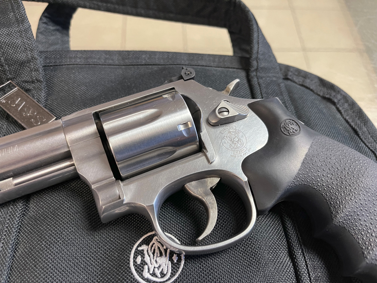 Smith & Wesson MODEL 686-6 4 INCH BARREL 6 SHOT REVOLVER STAINLESS FINISH RUBBER GRIPS NICE .357 Magnum - Picture 3