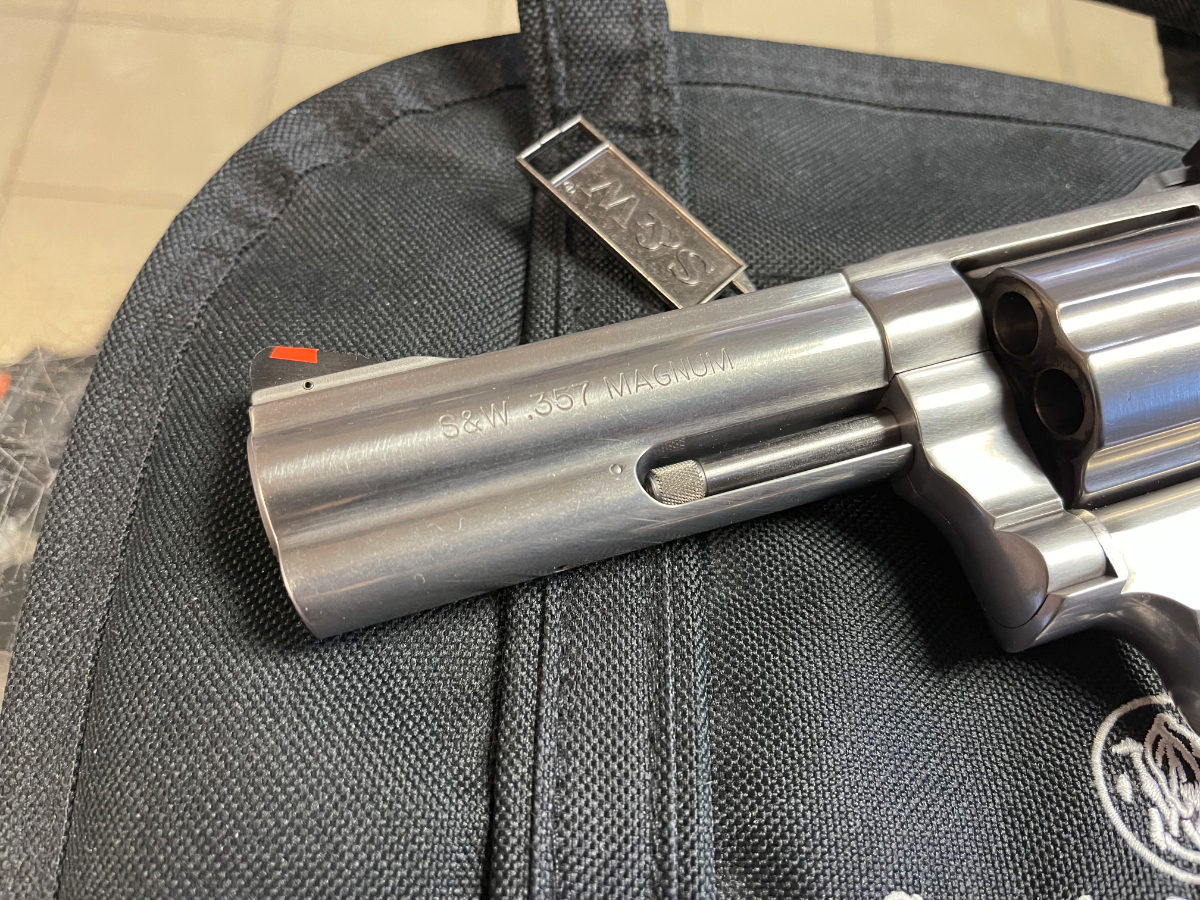 Smith & Wesson MODEL 686-6 4 INCH BARREL 6 SHOT REVOLVER STAINLESS FINISH RUBBER GRIPS NICE .357 Magnum - Picture 5