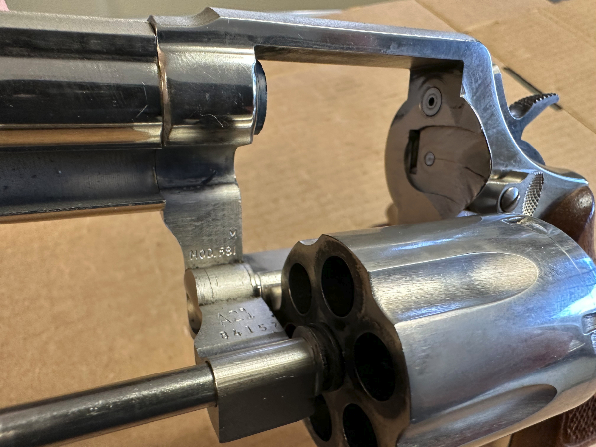 Smith & Wesson MODEL 581 (NO DASH) NICKEL FINISH 4 INCH BARREL 6 SHOT REVOLVER WOOD GRIPS NICE .357 Magnum - Picture 3