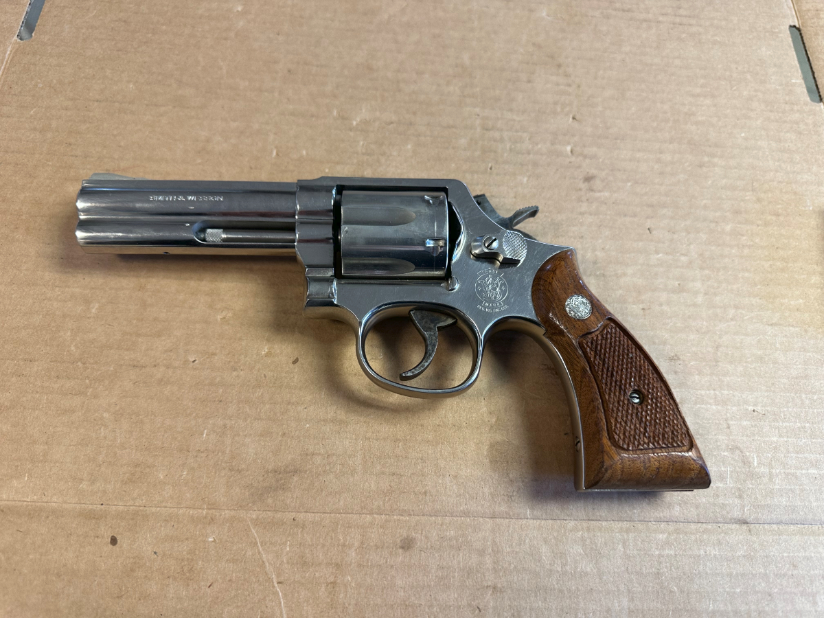 Smith & Wesson MODEL 581 (NO DASH) NICKEL FINISH 4 INCH BARREL 6 SHOT REVOLVER WOOD GRIPS NICE .357 Magnum - Picture 4