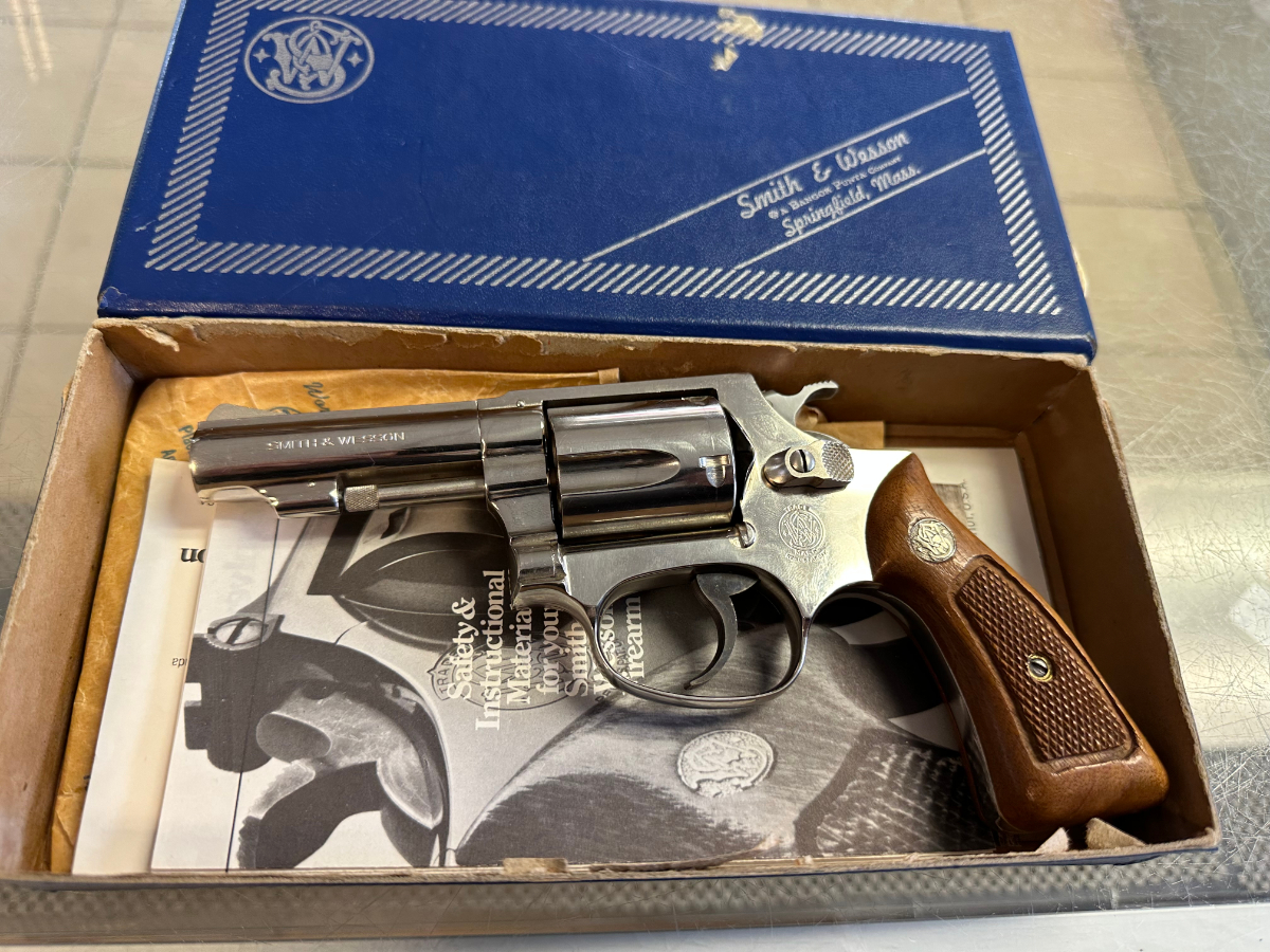 Smith & Wesson 36-1 CHIEFS SPECIAL 5 SHOT 3 INCH BARREL SHINY NICKEL FINISH WOOD GRIPS VERY NICE .38 Special - Picture 1