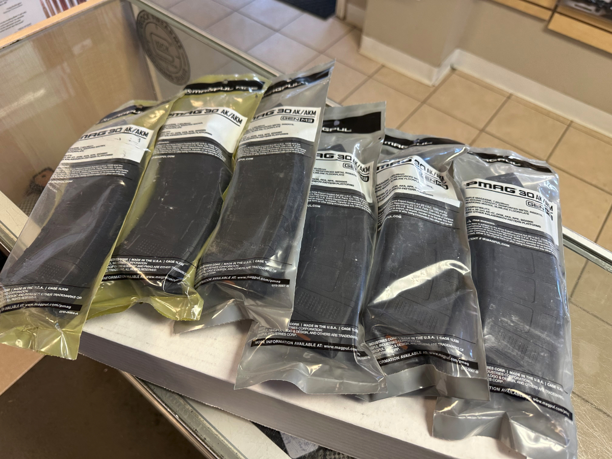 Magpul industries nice lot of six magpul 30 round ak 47 rifle magazines