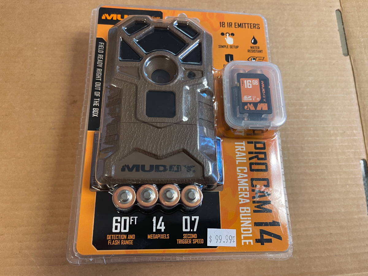 Muddy PRO CAM 14 Megapixel W/ Video 6 Batteries and 16GB SD Card